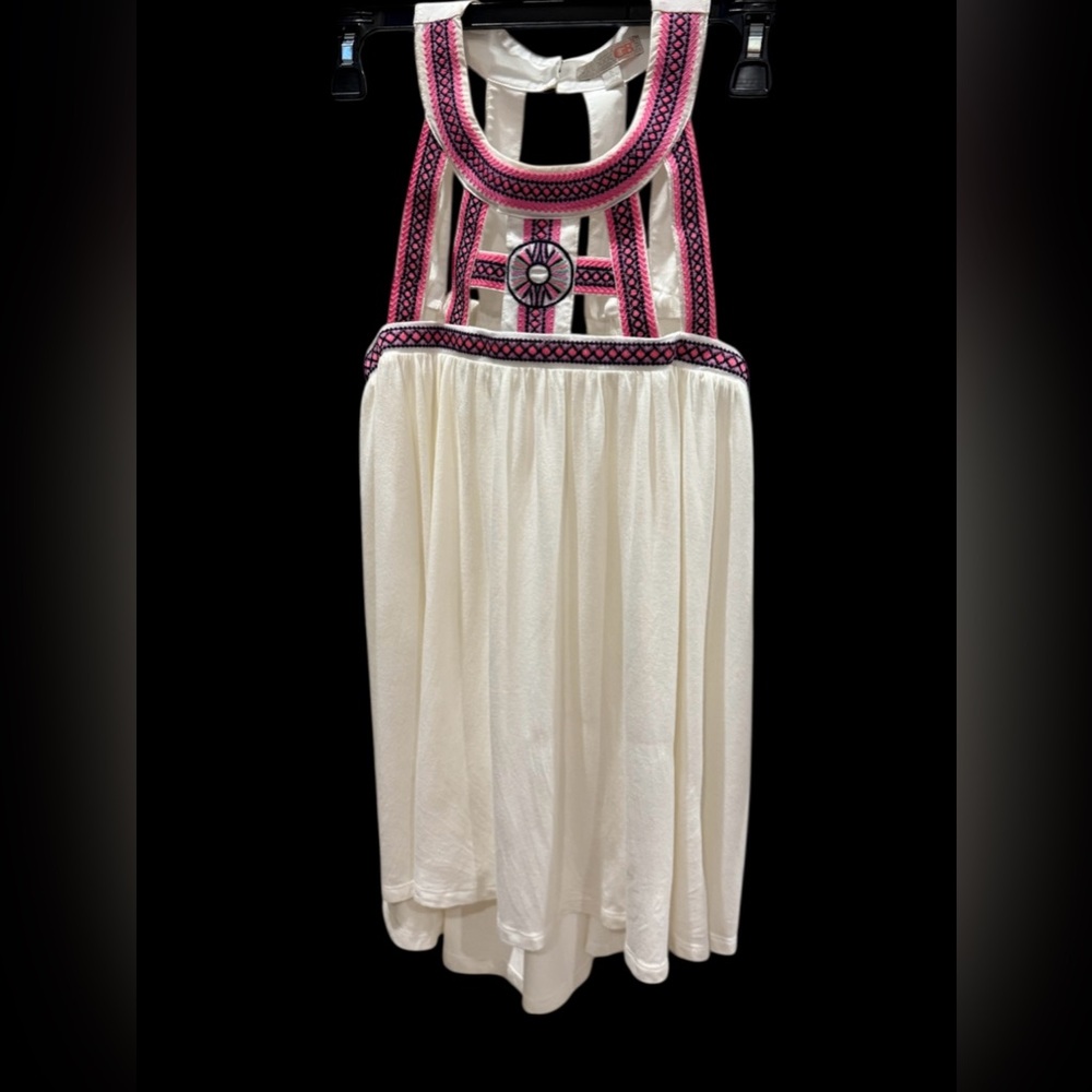 white / slightly cream bold fun top